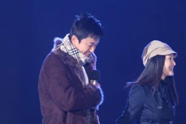 杨钰莹毛宁哭着唱心雨 歌坛老将重逢时的珍贵一刻