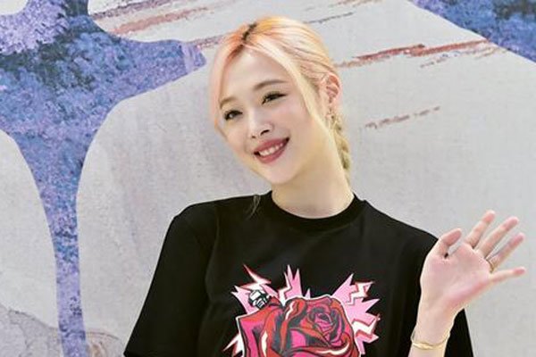 崔雪莉和金秀贤演的什么电影 放飞ins照片事件好难为情