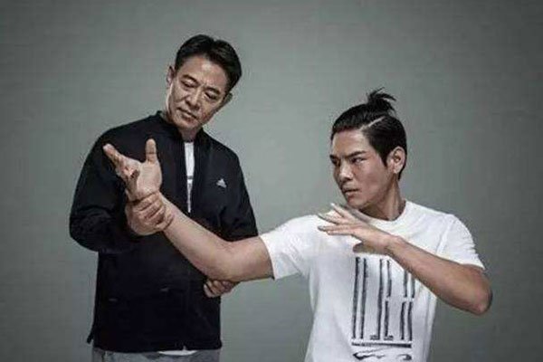 向华强到底什么来头 祖上是道上的到了他这里改做影商