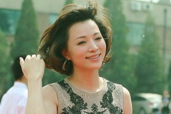 董卿与赵忠祥是怎么回事 都是被赵忠祥的桃色事件给害的
