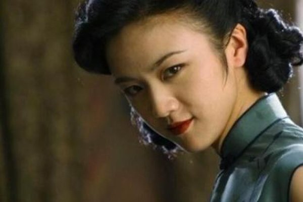 梁朝伟真的吃了汤唯的吗 梁朝伟手进去一段解读