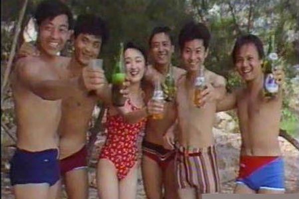 杨钰莹的红楼事件是怎么回事 泳装图片和走私犯关系匪浅