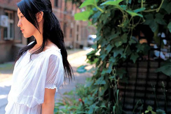 杨钰莹的红楼事件是怎么回事 泳装图片和走私犯关系匪浅