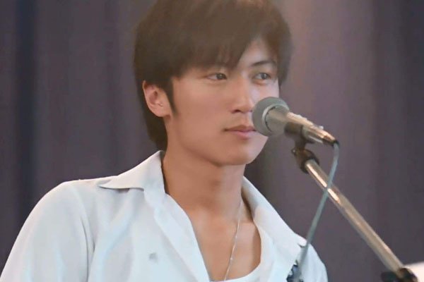 谢谢霆锋两个子是亲生的吗 带儿子做亲子鉴定的结果怎么样