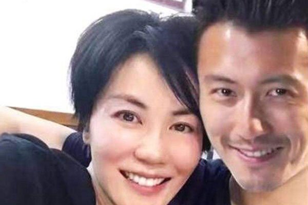 王菲48岁产子是谢霆锋的吗 王菲和谢霆锋生孩子是不可能的