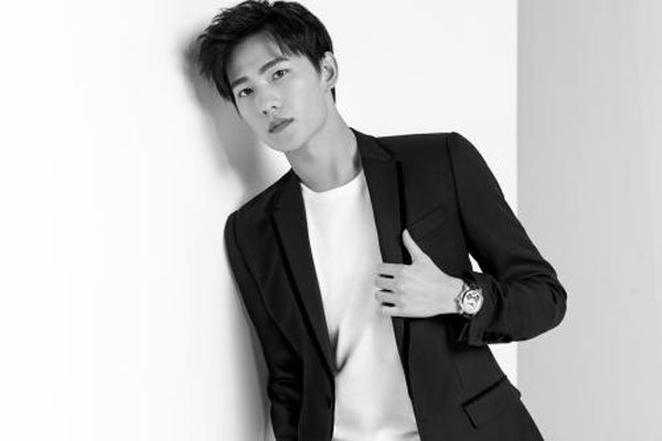杨洋激凸是怎么回事 这么大穿紧身裤不觉得勒的不舒服吗