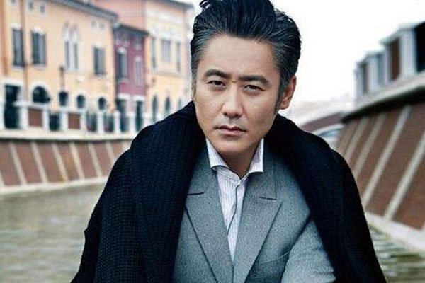 吴秀波出轨事件妻儿最新消息 不畏小三小四陪你洛杉矶吃火锅