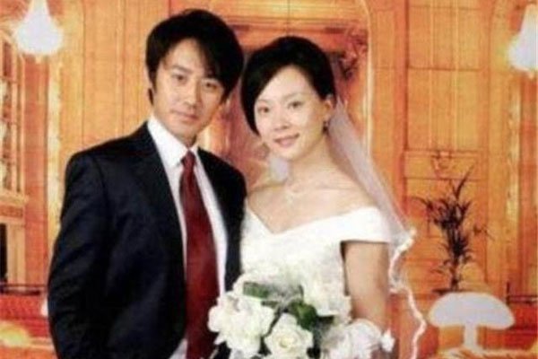 吴秀波出轨事件妻儿最新消息 不畏小三小四陪你洛杉矶吃火锅