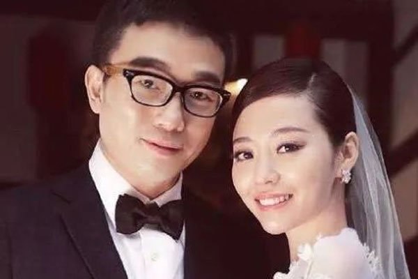 张靓颖打乳环啥意思为啥打R环 是为满足冯柯特殊爱好吗