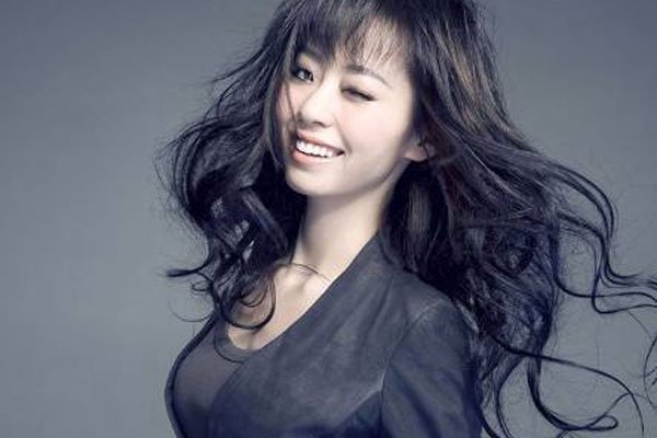 张靓颖打乳环啥意思为啥打R环 是为满足冯柯特殊爱好吗