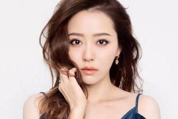 张靓颖打乳环啥意思为啥打R环 是为满足冯柯特殊爱好吗