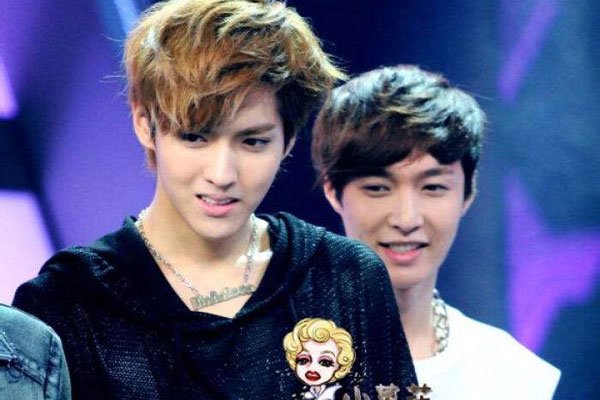 吴亦凡跨年说了lay 归国四子合体同台粉丝激动