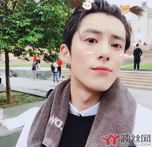 扒皮王鹤棣富二代身份 家庭背景如何爸爸妈妈都是做什么的