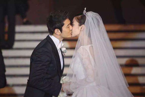 黄晓明亲杨颖的地方过程 昔日金童女玉也开始传婚变了