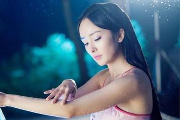 杨幂门无遮挡全图 仅仅只是像而已你看的是旁人