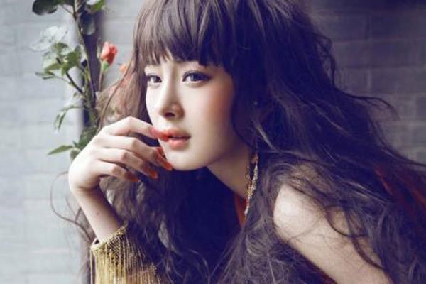 杨幂门无遮挡全图 仅仅只是像而已你看的是旁人