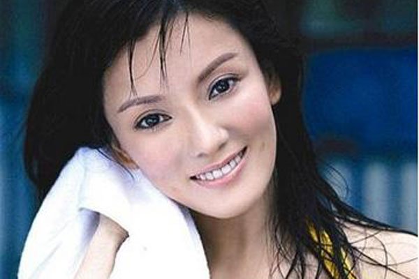 彭丹吃门照喷血5图片 彭丹是怎么混成全国政协委员的