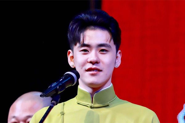 张云雷前女友给他一刀是真的吗 提到前任就落泪太重感情了