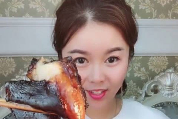 大胃王红姐催吐视频 吃的时候过瘾人后的悲催自己知道
