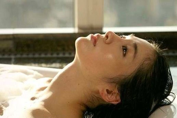 张紫妍真实事件改编的电影 楼顶的大象在第几分钟