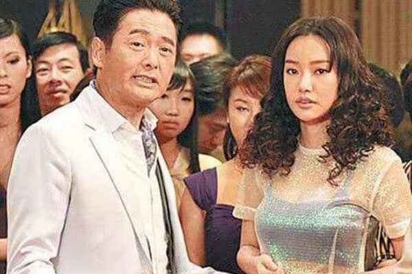 童菲和周润发是什么关系 都说是亲爹其实是干爹