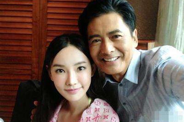 童菲和周润发是什么关系 都说是亲爹其实是干爹