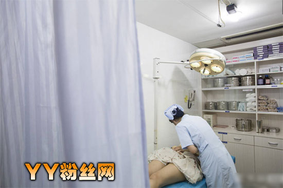 广州大二女生史金姝丰胸当上胸模 史金姝丰胸前后照片对比