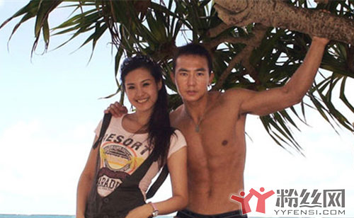刘畊宏喂王婉霏吃草莓 禁欲后好开放,大尺度肌肉内裤闪瞎眼