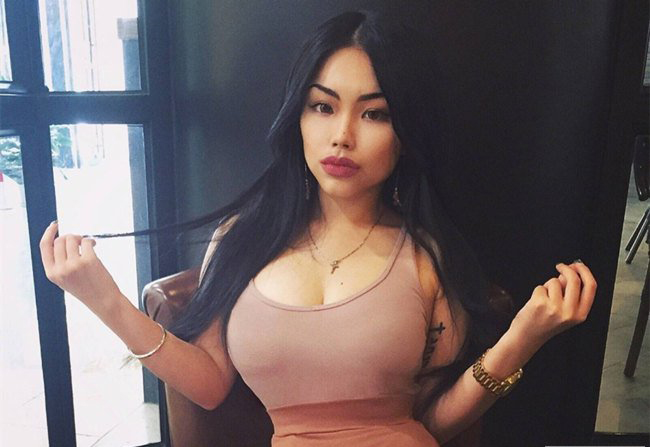 万妮达胸是什么杯 歌好听胸更让人羡慕嫉妒恨