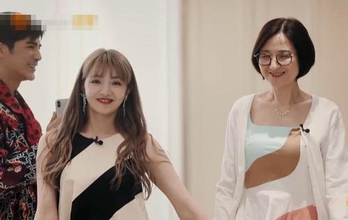 姜潮家里是做什么的 姜潮和麦迪娜家谁更有钱