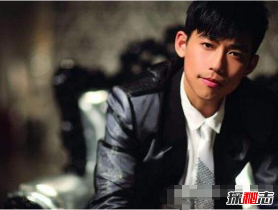 托奶哥李炜和苏醒前大幅度女友合照图片 和苏醒前女友事件