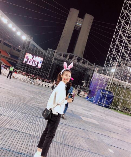 我叫欧拉小仙女微博是谁 周杰伦演唱会上小仙女