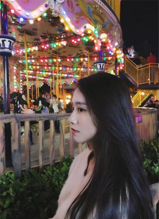我叫欧拉小仙女微博是谁 周杰伦演唱会上小仙女