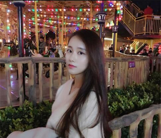 我叫欧拉小仙女微博是谁 周杰伦演唱会上小仙女