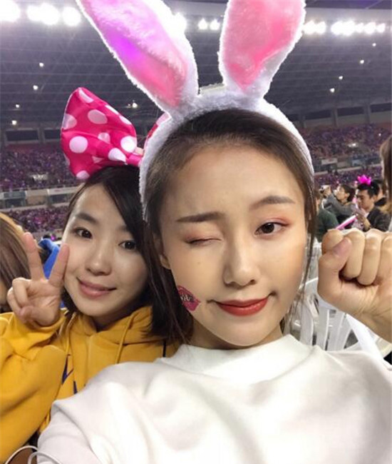 我叫欧拉小仙女微博是谁 周杰伦演唱会上小仙女