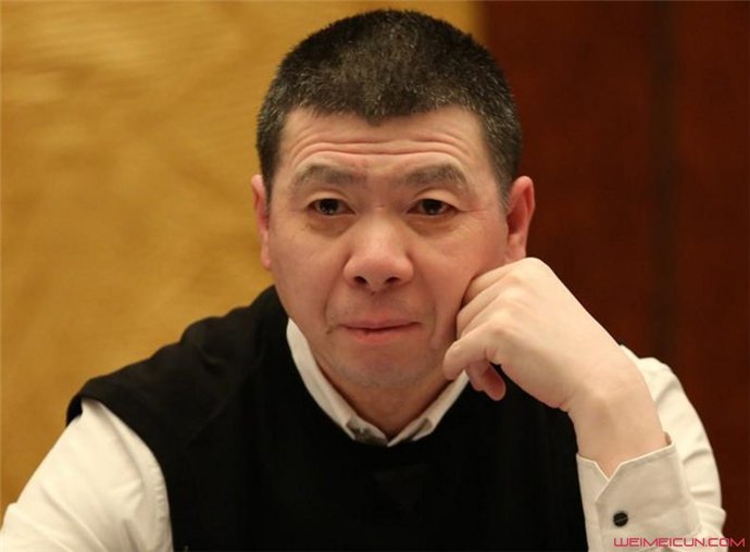 冯小刚的白斑是怎样治好的 冯小刚的脸并没有治好
