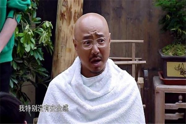 徐峥肚子发福像怀胎7月怎么回事 关于徐峥聚餐吃饭的照片