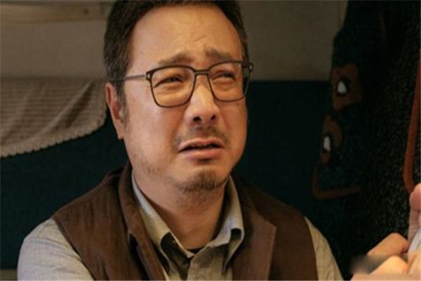徐峥肚子发福像怀胎7月怎么回事 关于徐峥聚餐吃饭的照片