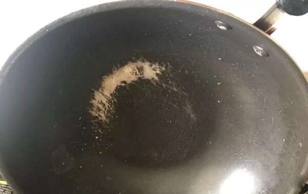 不粘锅掉涂层还能用吗有毒吗 对人有危害吗