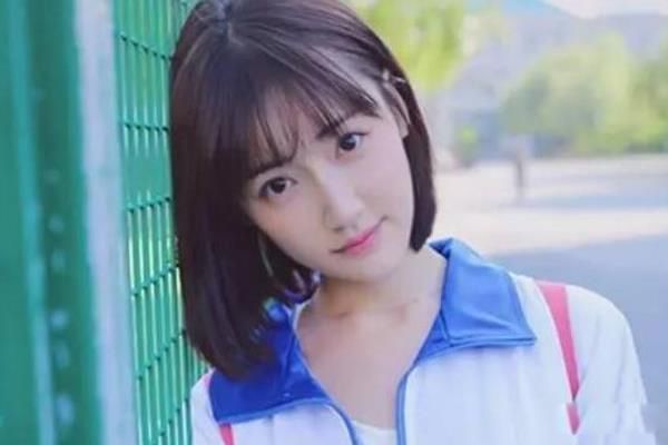我国最美校服女生是谁 是一位来自中国传媒大学的妹子