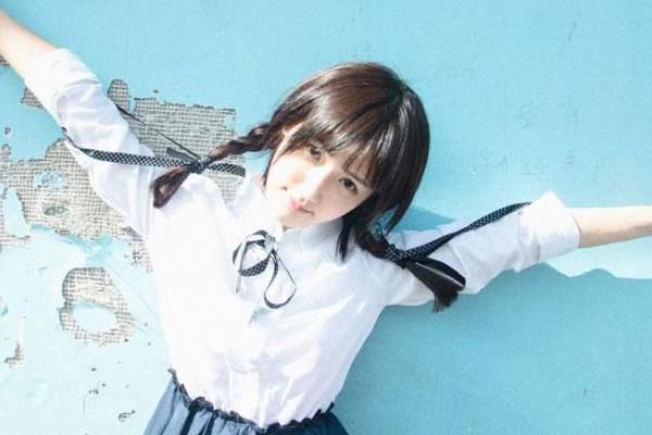 我国最美校服女生是谁 是一位来自中国传媒大学的妹子