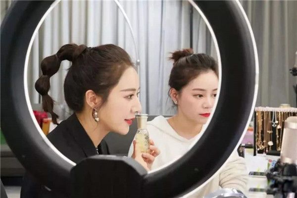 薇娅个人资料发家史 真实姓名黄薇,淘宝平台的女主播