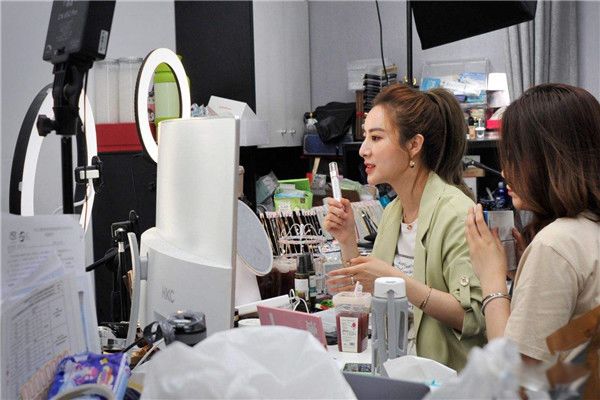 薇娅个人资料发家史 真实姓名黄薇,淘宝平台的女主播