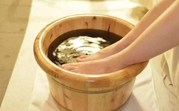 泡脚木桶什么材质最好耐用 足浴桶如何选择