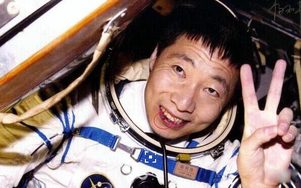 杨利伟为什么没再飞行 杨利伟出舱时七窍流血