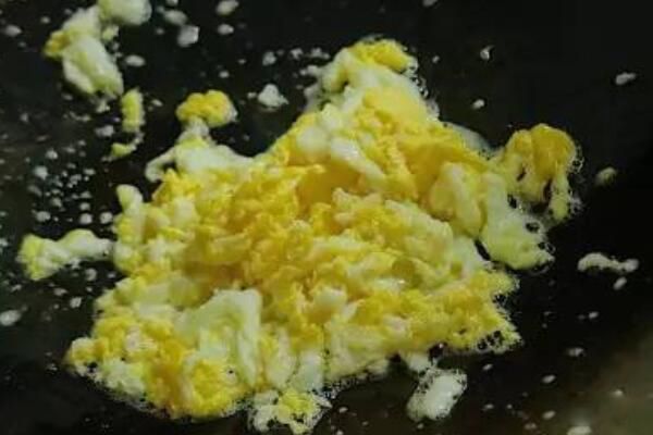 蛋炒饭先炒蛋还是先炒饭 没有固定顺序,炒鸡蛋的技巧
