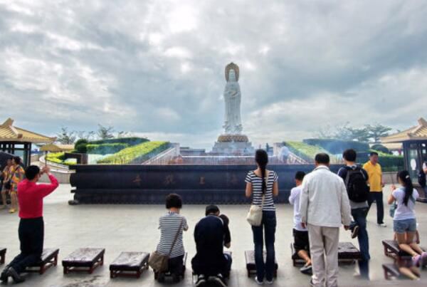 不能烧香拜佛的人有哪些 哪三种人不能去寺庙拜佛
