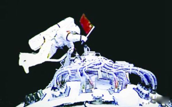 杨利伟太空惊人发现 杨利伟出舱时七窍流血