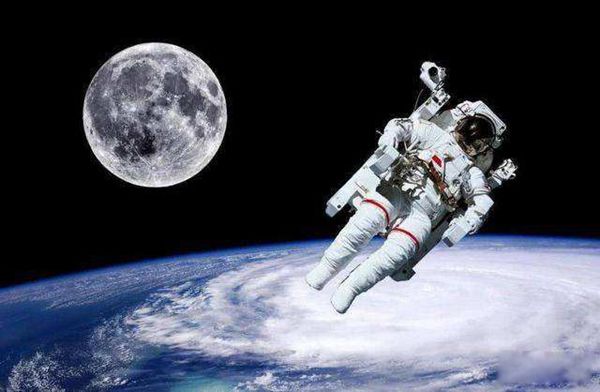 杨利伟太空惊人发现 杨利伟出舱时七窍流血