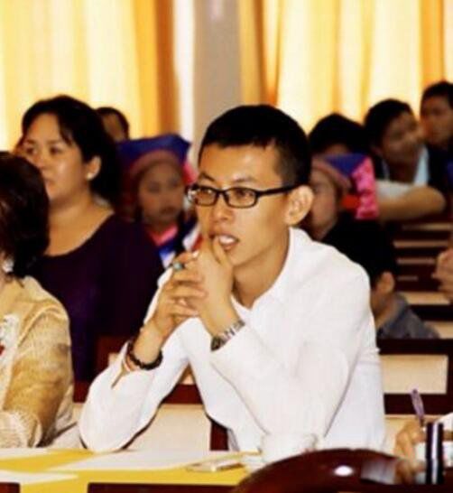 刘鑫的前男友陈世峰是谁 找关系当上大学老师